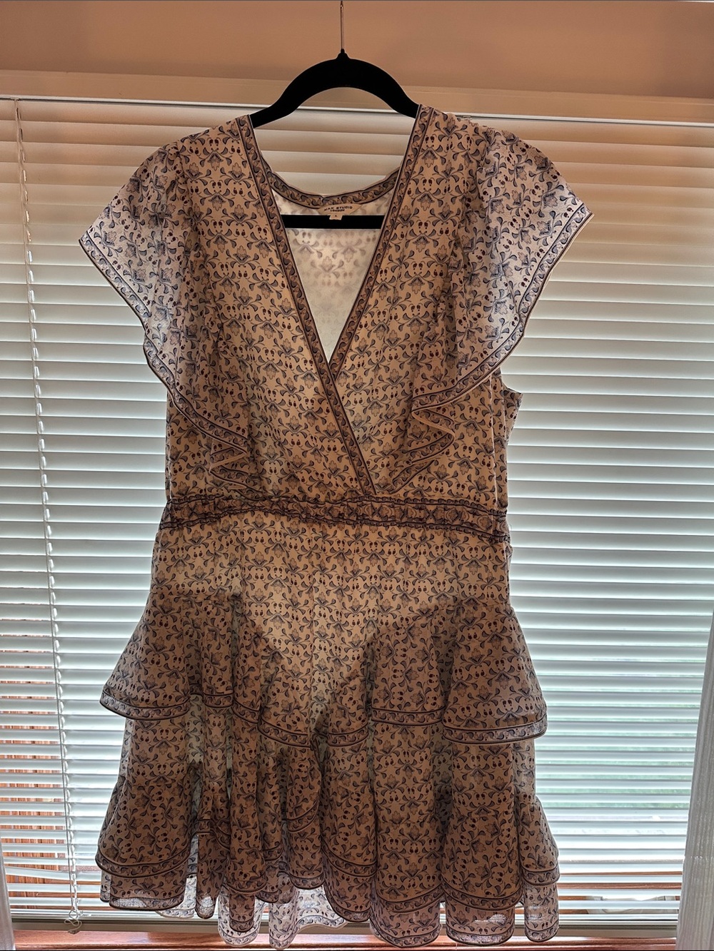 NWOT Max Studio White and Navy Floral Ruffle Wrap Mini Dress with Tiered Skirt